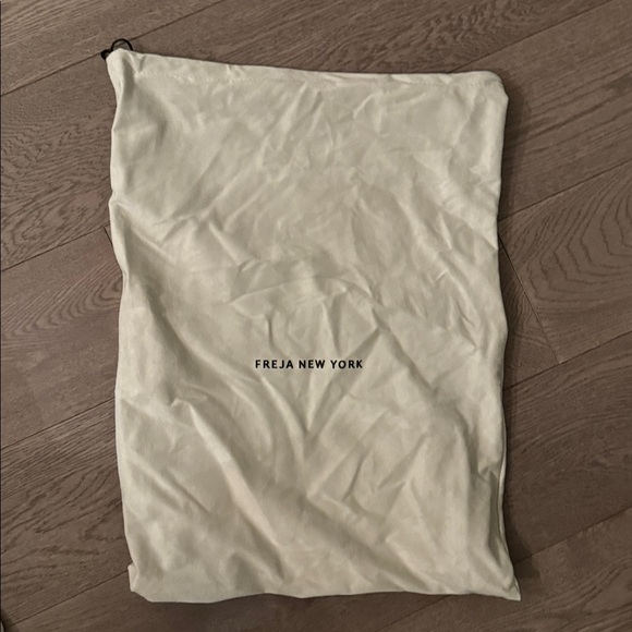 Freja Mini Chrystie Bag in Oat - Picture 11 of 16